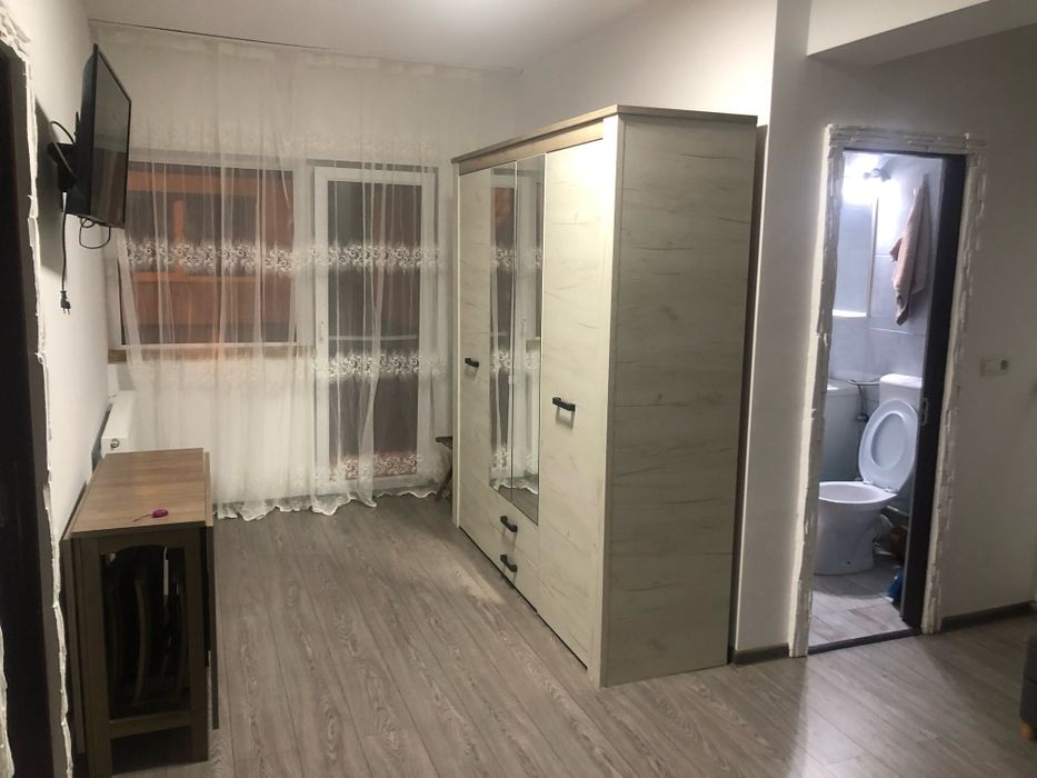 Închiriez apartament cu o camera zona Pronto