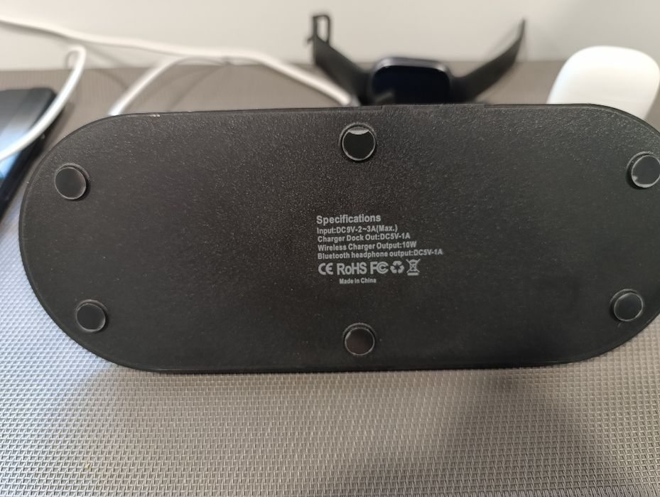 Мулти-функционална станция за зареждане 4 в 1/Docking station charger!