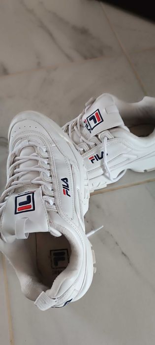 Adidași marca Fila