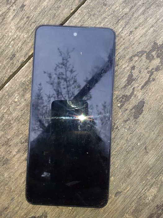 vând telefon cu  milioane e marcă bună de telefon băi spart nu i zgâr