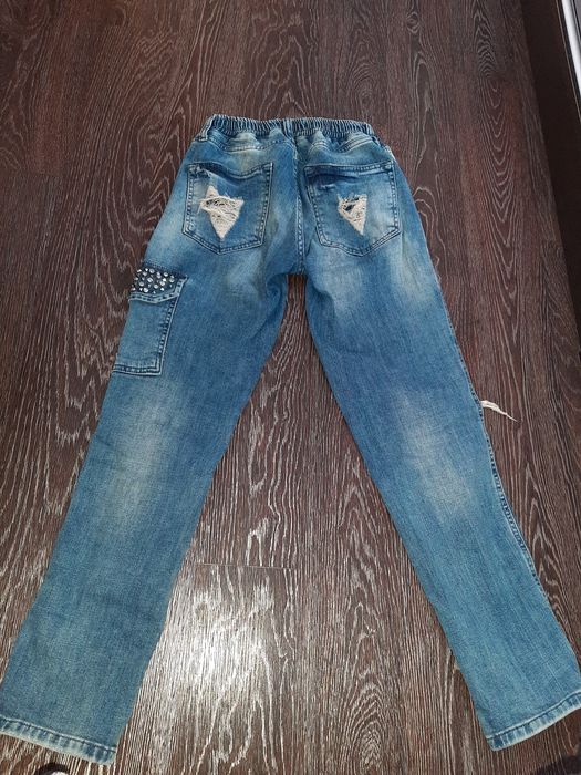Продаю джинсы мом