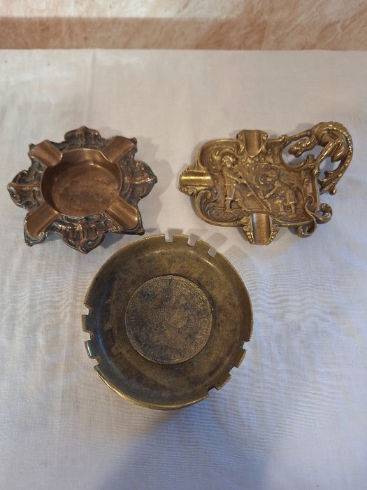 Масивни бронзови пепелници редки!