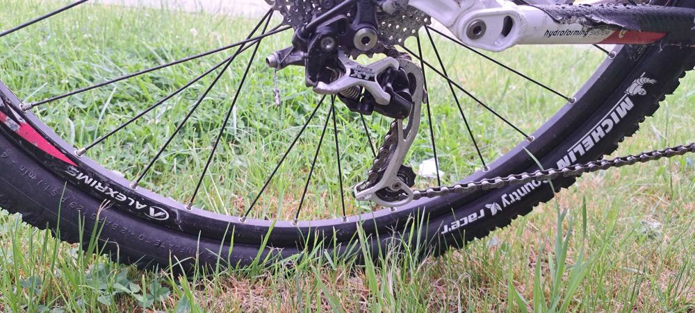 Bicicleta MTB Cube Ams 100