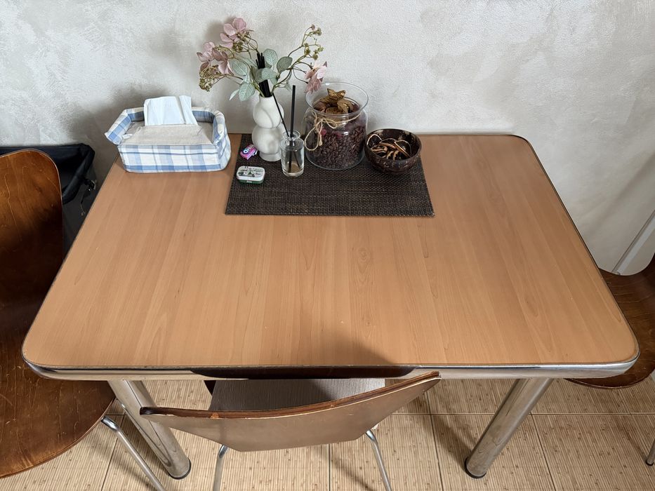 Set bucătărie / dining: Masă fixă 67x103 cm + 4 scaune (picioare cromate)