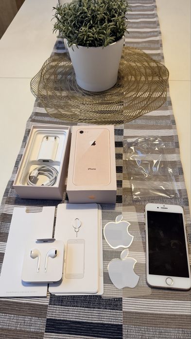 Iphone 8 64 GB gold перфектен full
