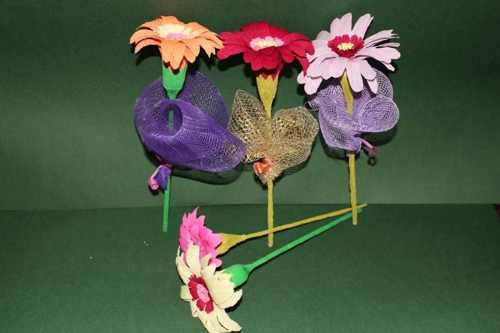 Ръчно изработени картички,покани и цветя.