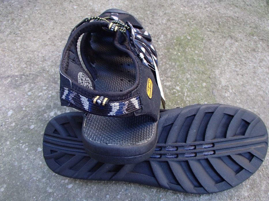 Продавам леки дишащи сандали с протектор отпред за предпазване от у