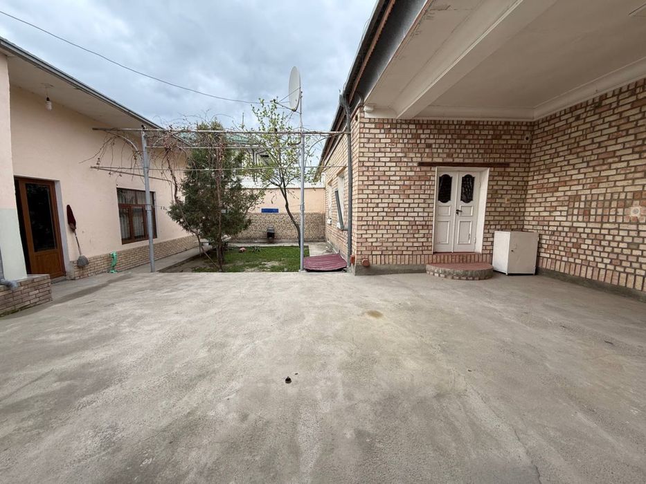 5 sotiqli hovli sotiladi