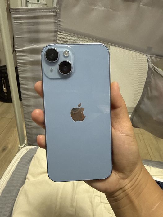 Продаю Iphone 14 в голубом цвете.
