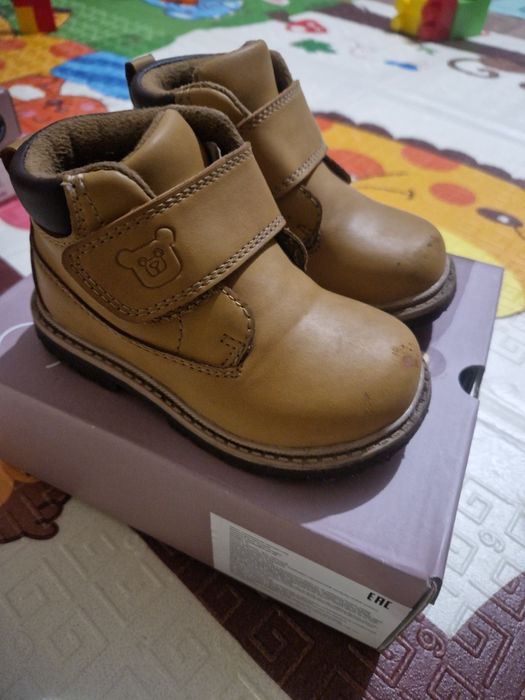 Продам демисезонные ботинки