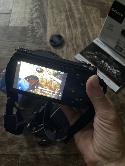 Sony A5000 Aparat Foto Mirrorless 20MP APSC Full HD Kit cu Obiectiv 16-50 F/3.5-5.6