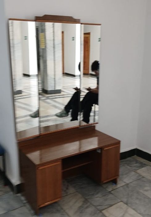 Трюмо с зеркалом