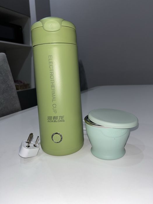 Термос-чайник со шнуром и розеткой