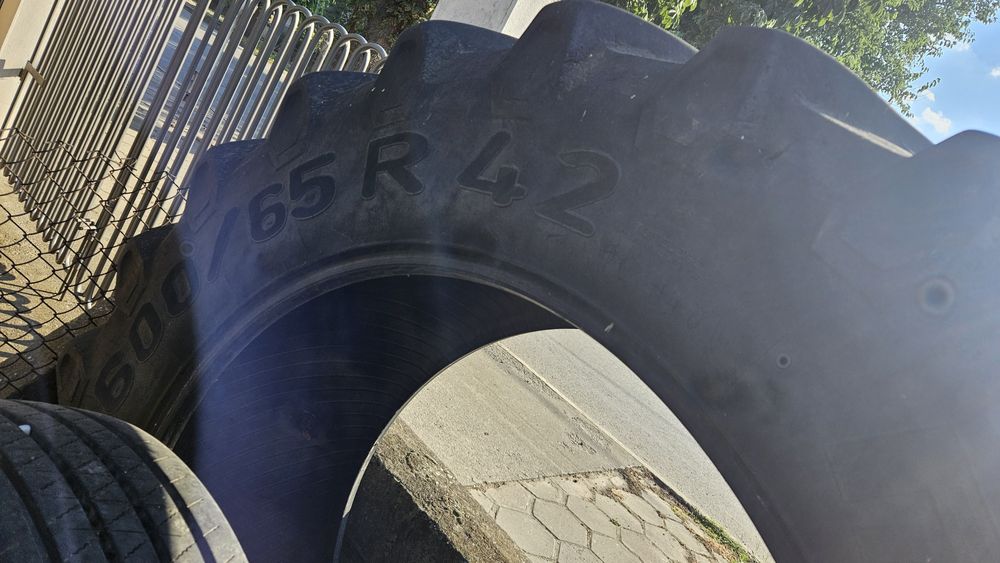 600/65R42 Pirelli