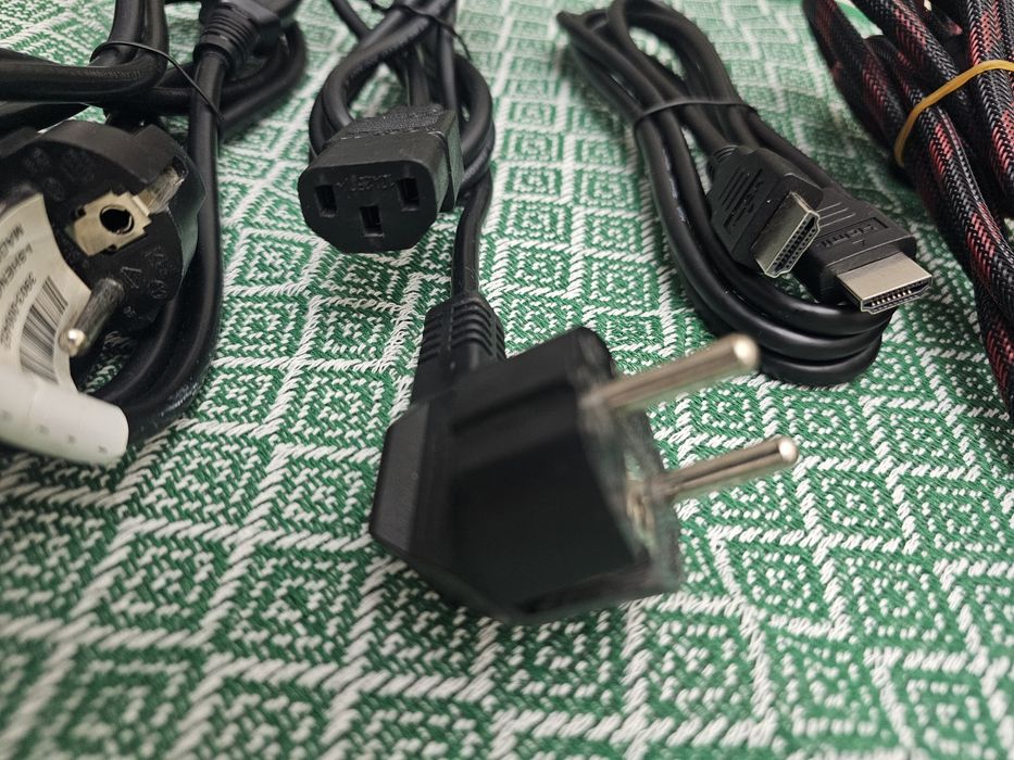 HDMI кабель и кабель питания