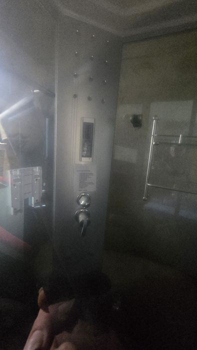 Хидромасажни душ кабини 2бр. леви