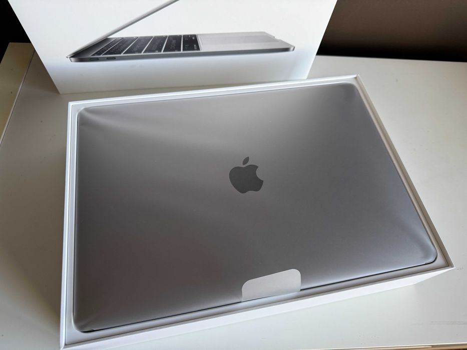 MacBook Pro 13" 2017 (2,3 Ghz Intel i5, 8 GB DD3) перфектен, в кутия