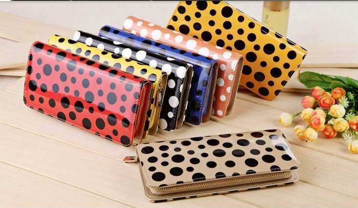 Дамско портмоне с лаково покритие и цип