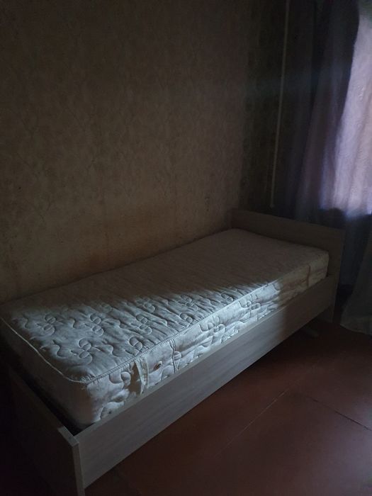 Продам кровать с матрасом