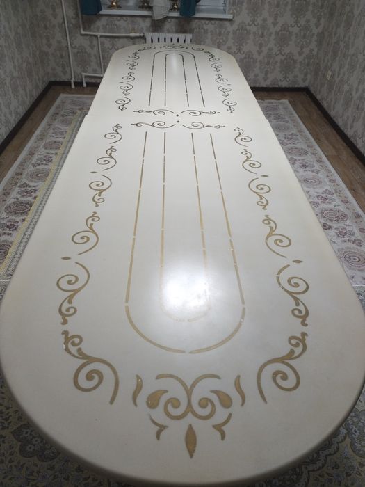 Гостевой стол для гостей