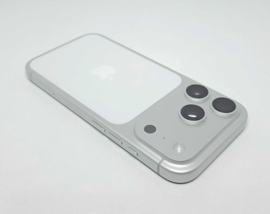 iPhone 17 Pro 256GB Silver•Гаранция