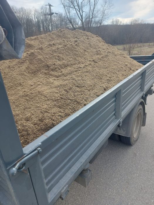 Aduc lemne de foc și balastru