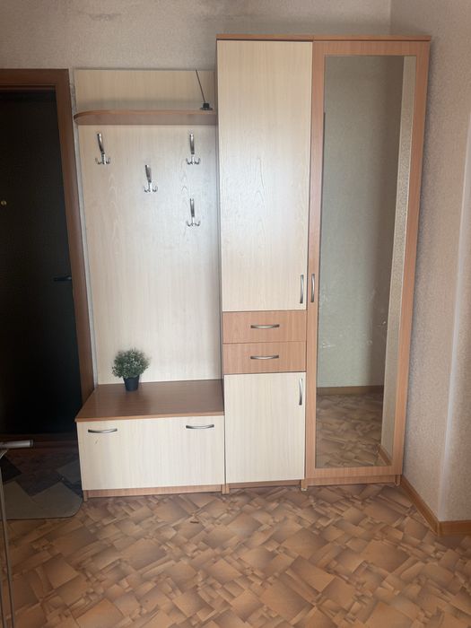 Продам прихожую б/у