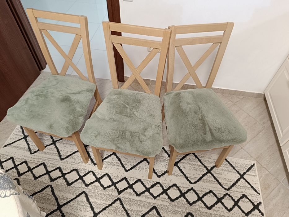 3 scaune stare foarte buna