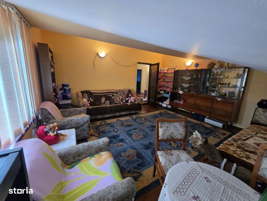 Casa de vanzare, pretabil sediu firma, azil, clinica, pensiune