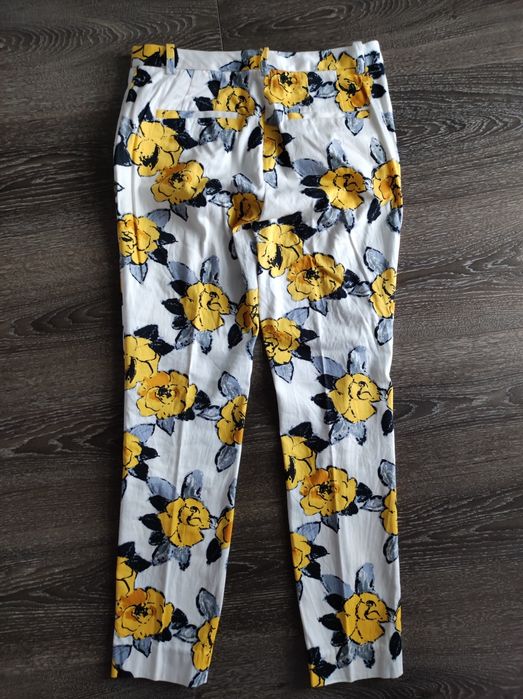 Pantaloni florali, Zara basic, marimea 34.