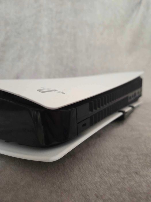 Consola playstation 5, aproape noua