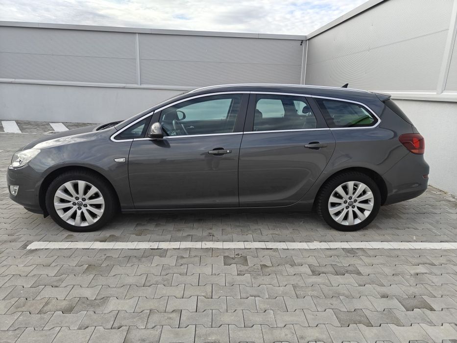 Opel Astra J break benzina 2011