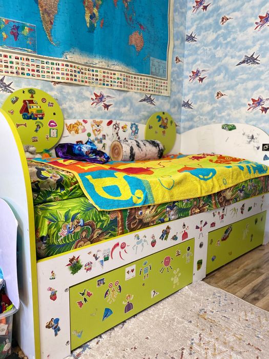 Продам детскую кровать с матрасом