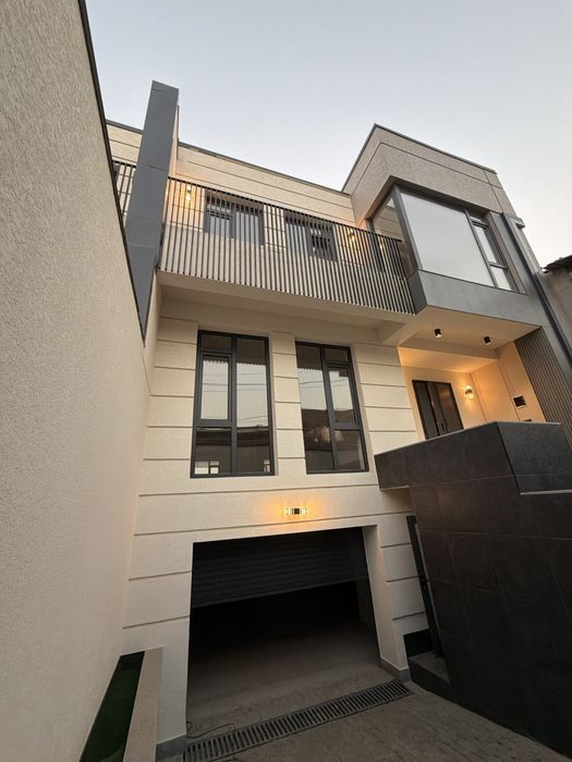 Мирзоулугбек район 3,2 сотки новый дом с бассейном