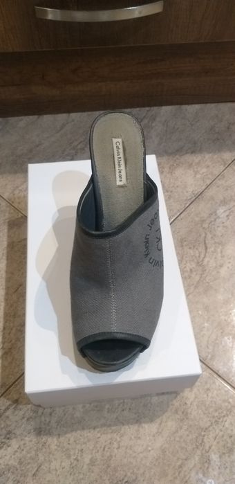 Сабо Calvin Klein