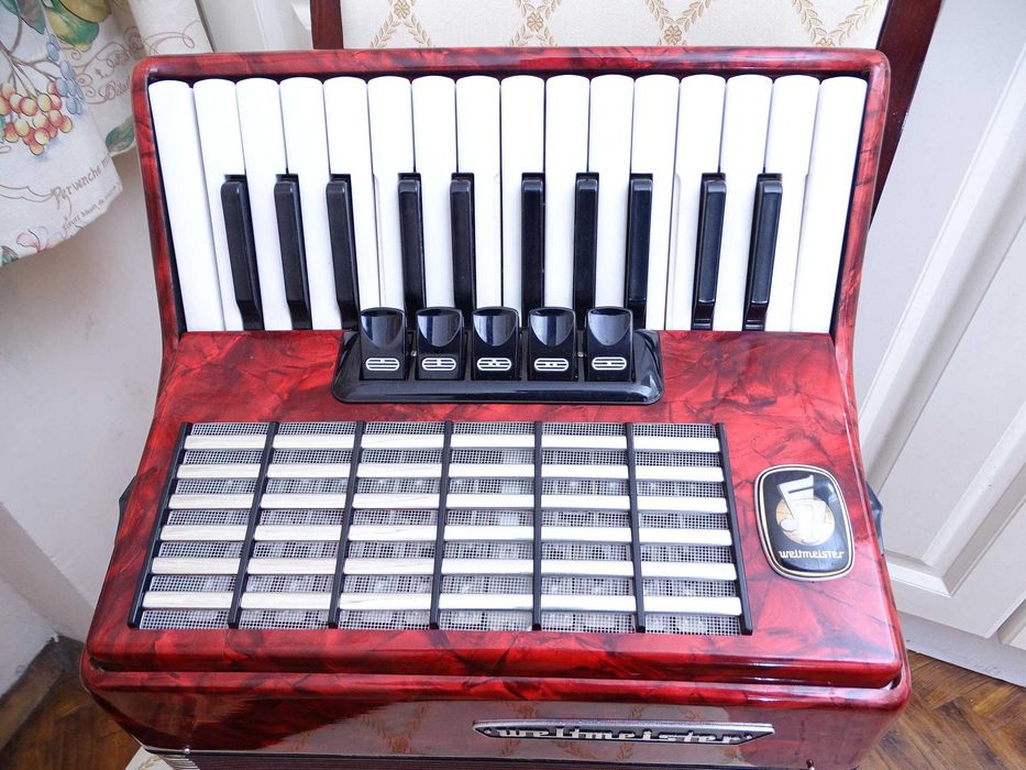 Акордеон Велтмайстер Стела 40 баса