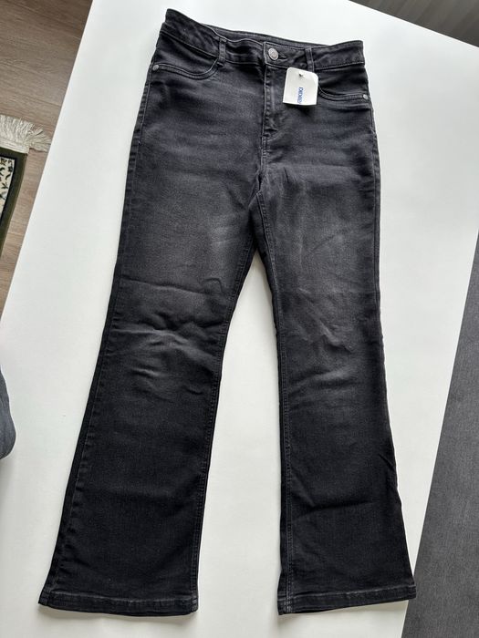 Джинсы на девочку рост  146-152 новые