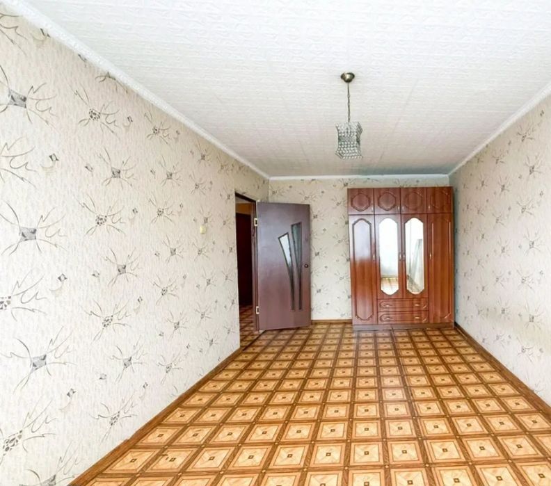 продам 3-х ком. 4мкр. 4-этаж