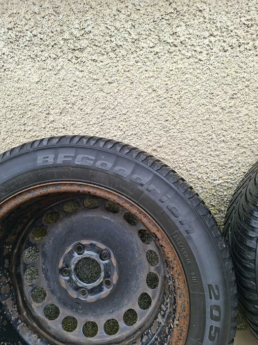 4 броя зимни гуми 205/55 R16 91H  BF Goodrich g-force winter заедно с 4 броя стоманени джанти и предпазни тасове