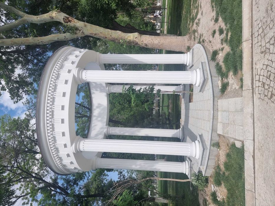 Римские колонны.