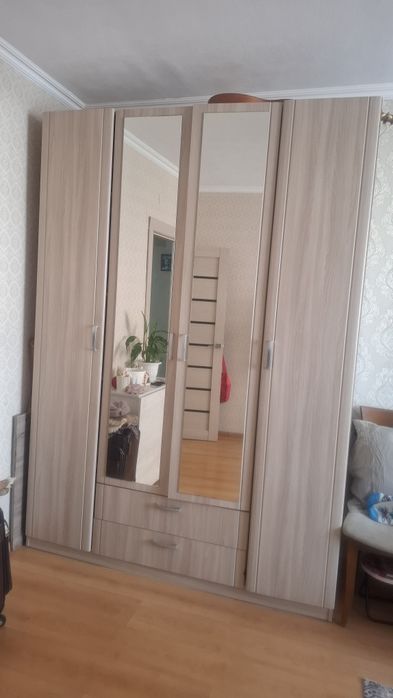 Шкаф плательный  четырёхдверный