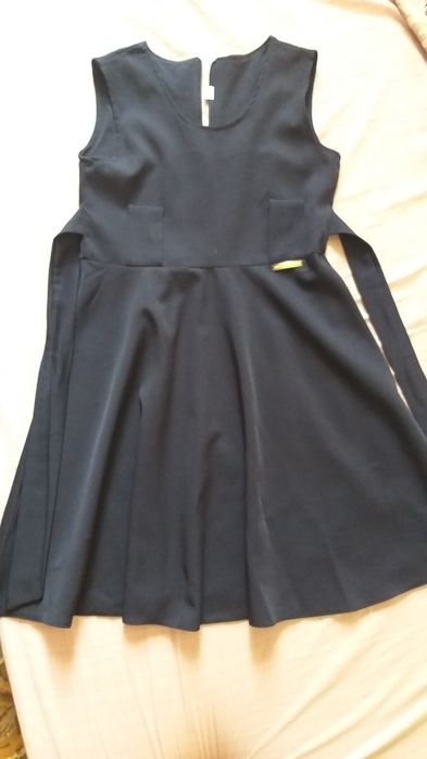 Продам школьный сарафан срочно