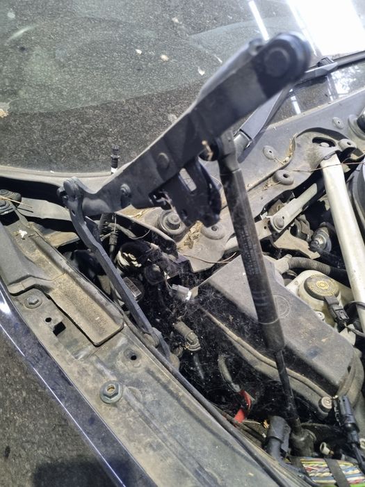 Панти преден капак ф10 ф11 f10 f11 bmw бмв kapak пиропатрон пиро патро