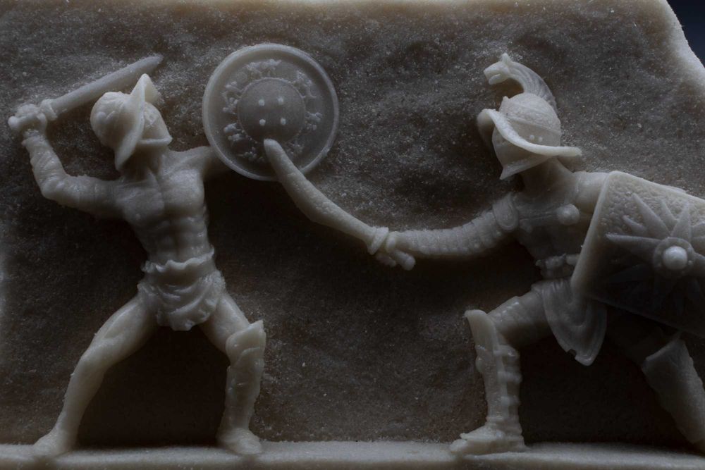 Ръчно изработен мраморен релеф „Антична битка“ – воини в дуел