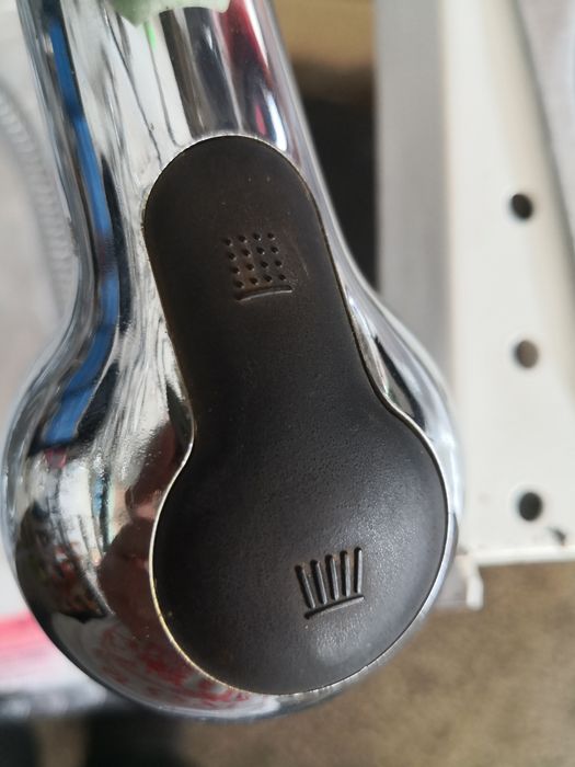 Смесител с разтеглива глава