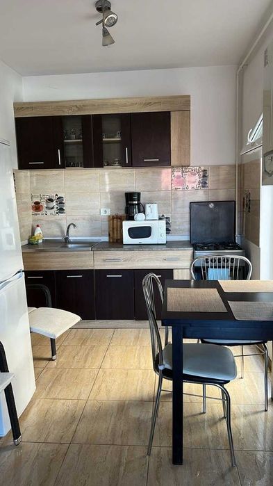 Apt. Mamaia-Nord 2 camere cu balcon & aer condiționat —10 min. de plajă