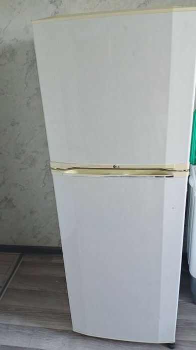 Lg xolodilnik sotiladi holati yaxshi tez arzon sotaman