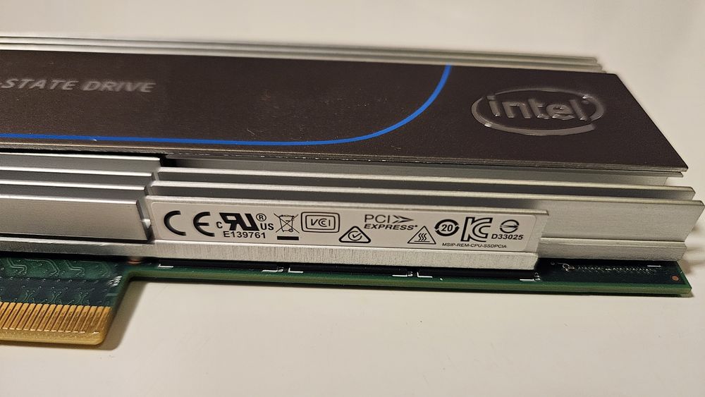 2TB Intel SSD DC P3600 Series PCIE