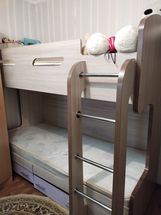 Продам двухярусную кровать