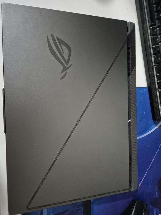 Laptop Asus ROG Strix G18 + win11 pro license